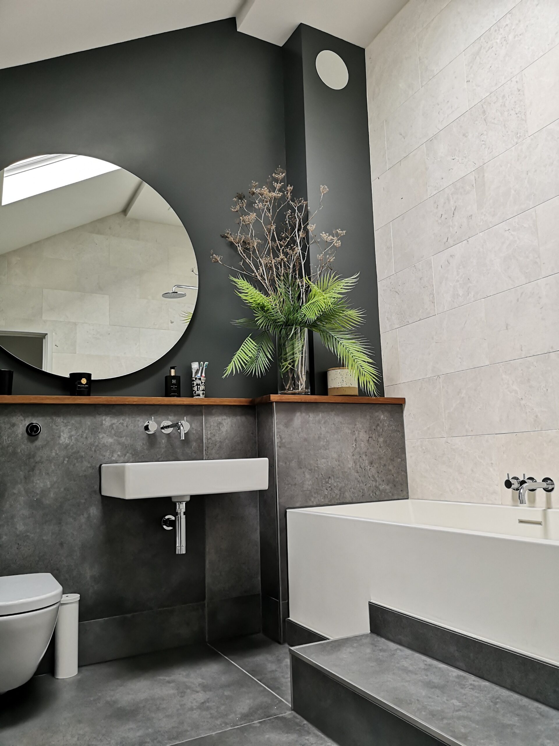 Bathroom with rounded mirror